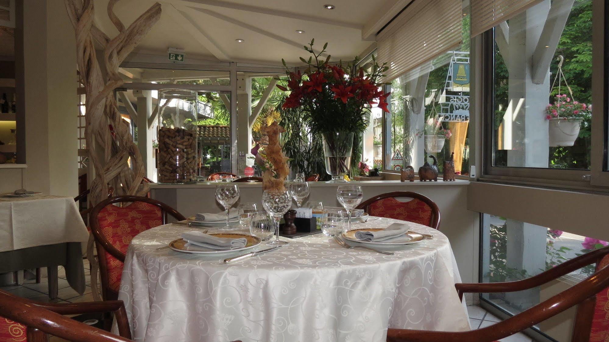 Logis Hotel Restaurant Chez Nous Sainte-Croix  Экстерьер фото